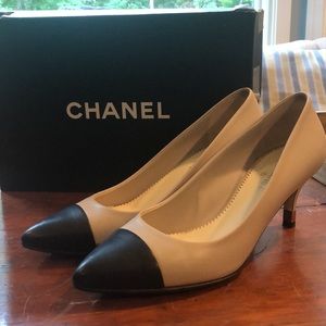 Chanel lambskin pumps black toe and cream/tan upper with gold logo on heels